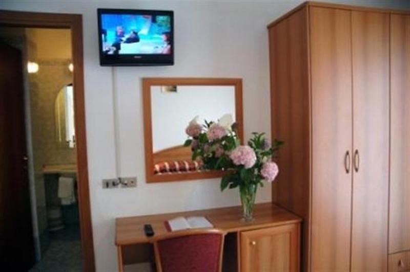 Hotel Roma Residenza Cervia Exterior photo